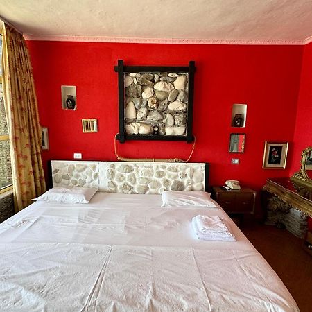 Hotel Vila "Oda E Miqve" Vlorë Buitenkant foto