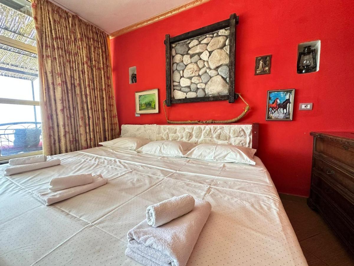 Hotel Vila "Oda E Miqve" Vlorë Buitenkant foto