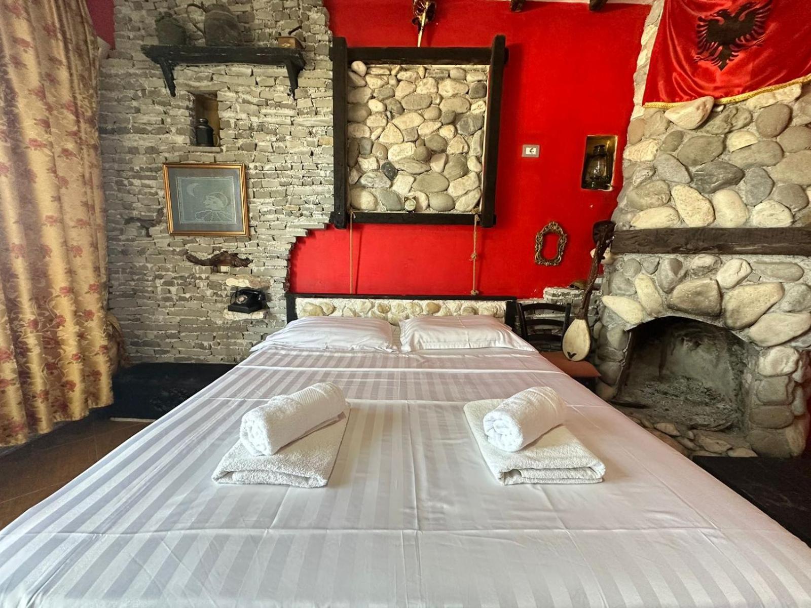 Hotel Vila "Oda E Miqve" Vlorë Buitenkant foto