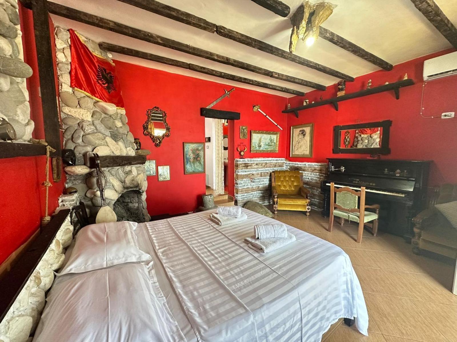 Hotel Vila "Oda E Miqve" Vlorë Buitenkant foto