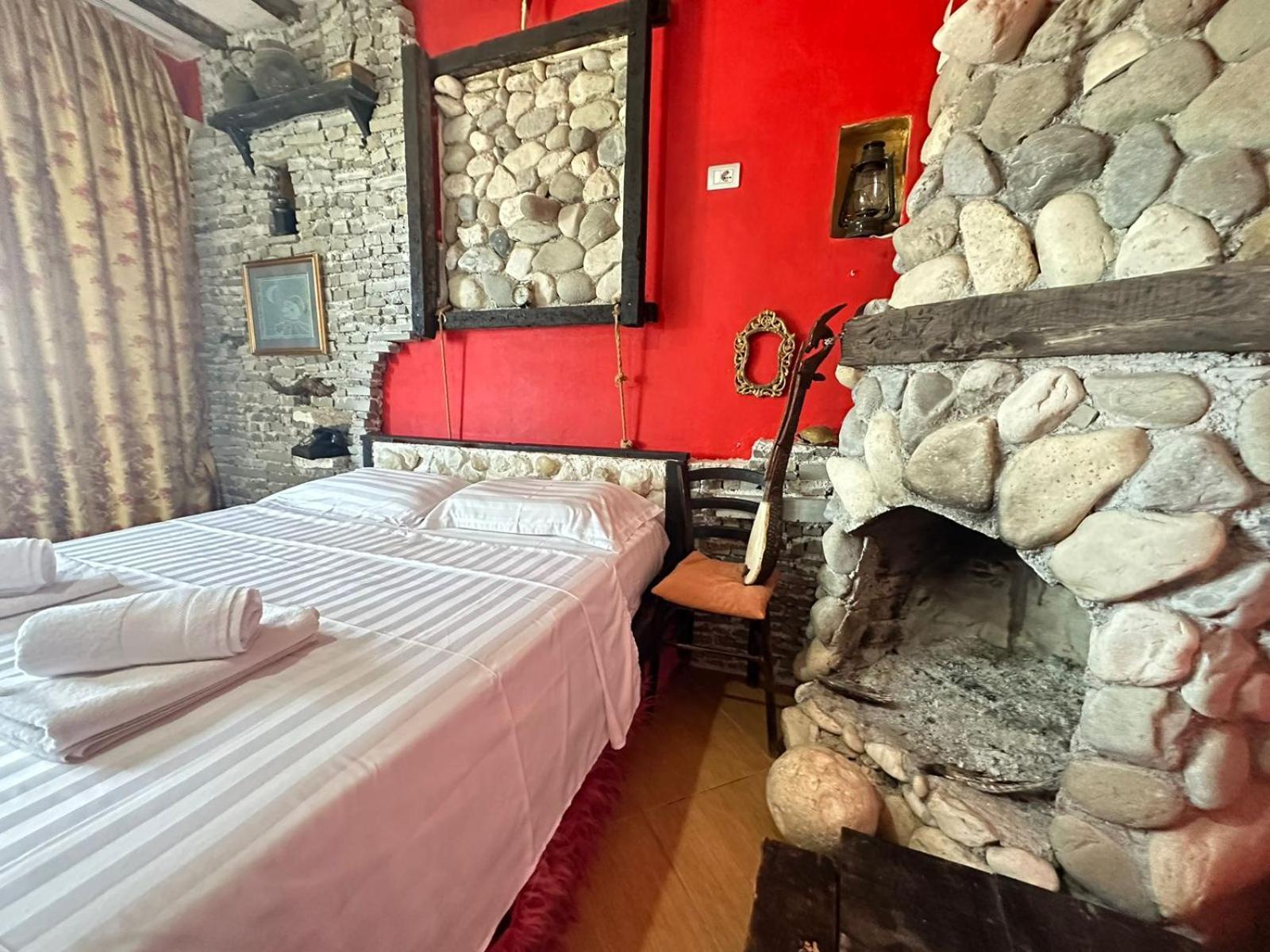 Hotel Vila "Oda E Miqve" Vlorë Buitenkant foto