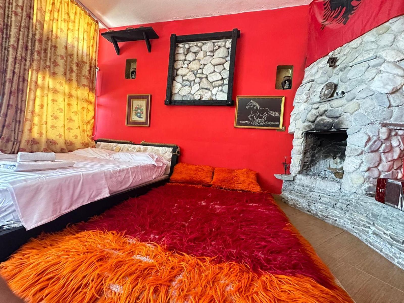Hotel Vila "Oda E Miqve" Vlorë Buitenkant foto