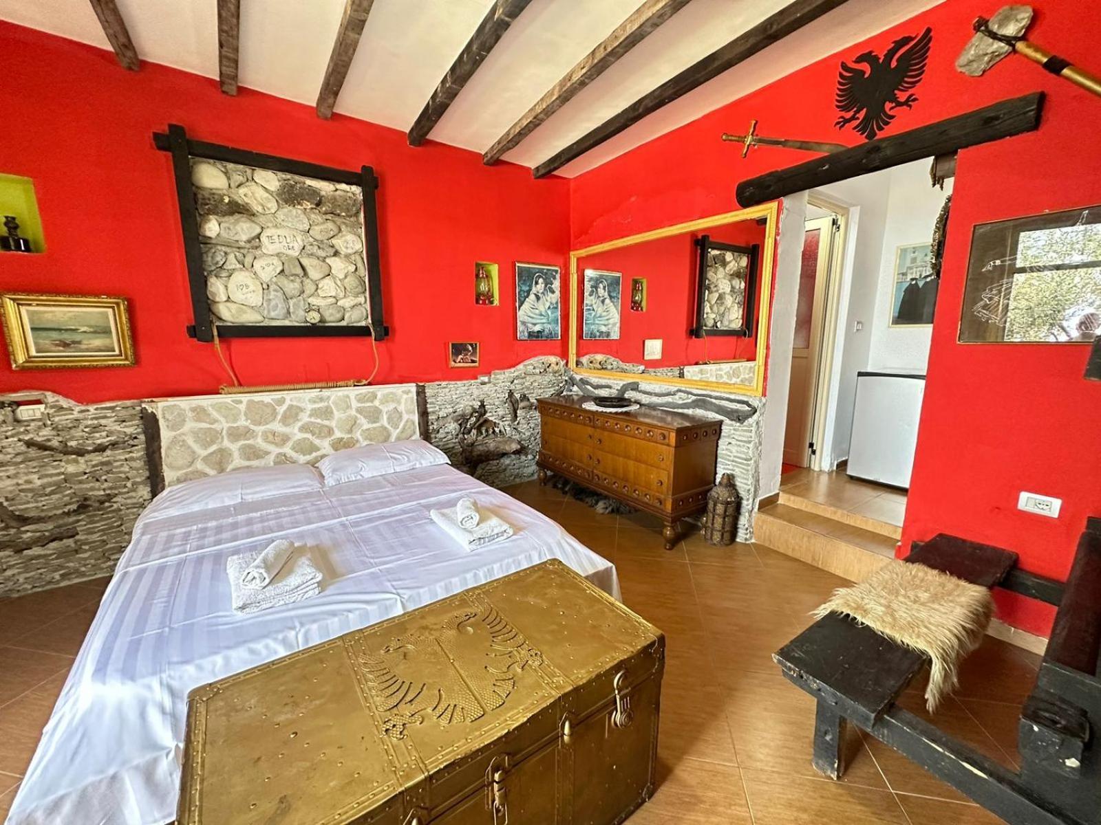 Hotel Vila "Oda E Miqve" Vlorë Buitenkant foto