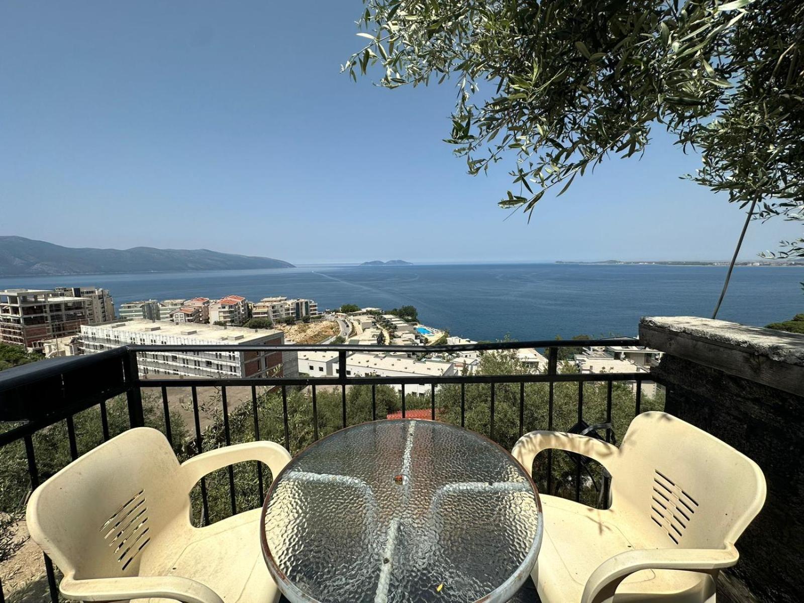 Hotel Vila "Oda E Miqve" Vlorë Buitenkant foto
