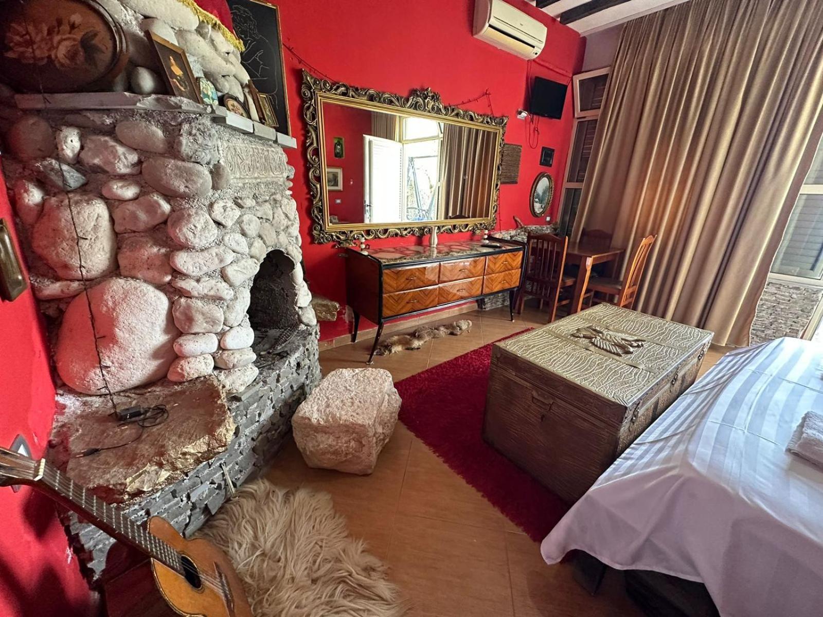 Hotel Vila "Oda E Miqve" Vlorë Buitenkant foto