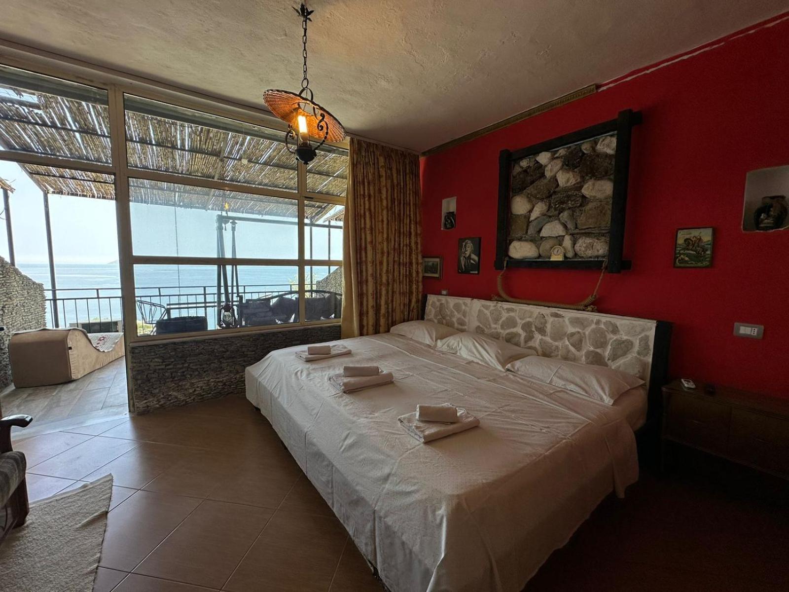 Hotel Vila "Oda E Miqve" Vlorë Buitenkant foto