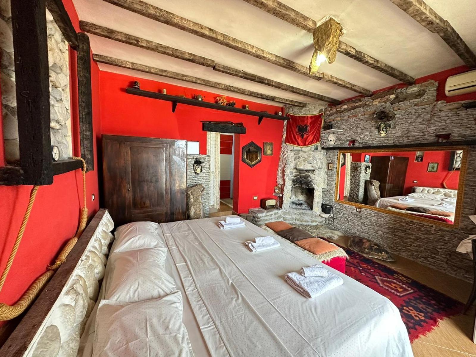 Hotel Vila "Oda E Miqve" Vlorë Buitenkant foto