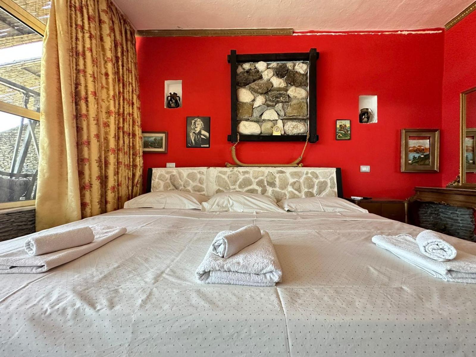 Hotel Vila "Oda E Miqve" Vlorë Buitenkant foto