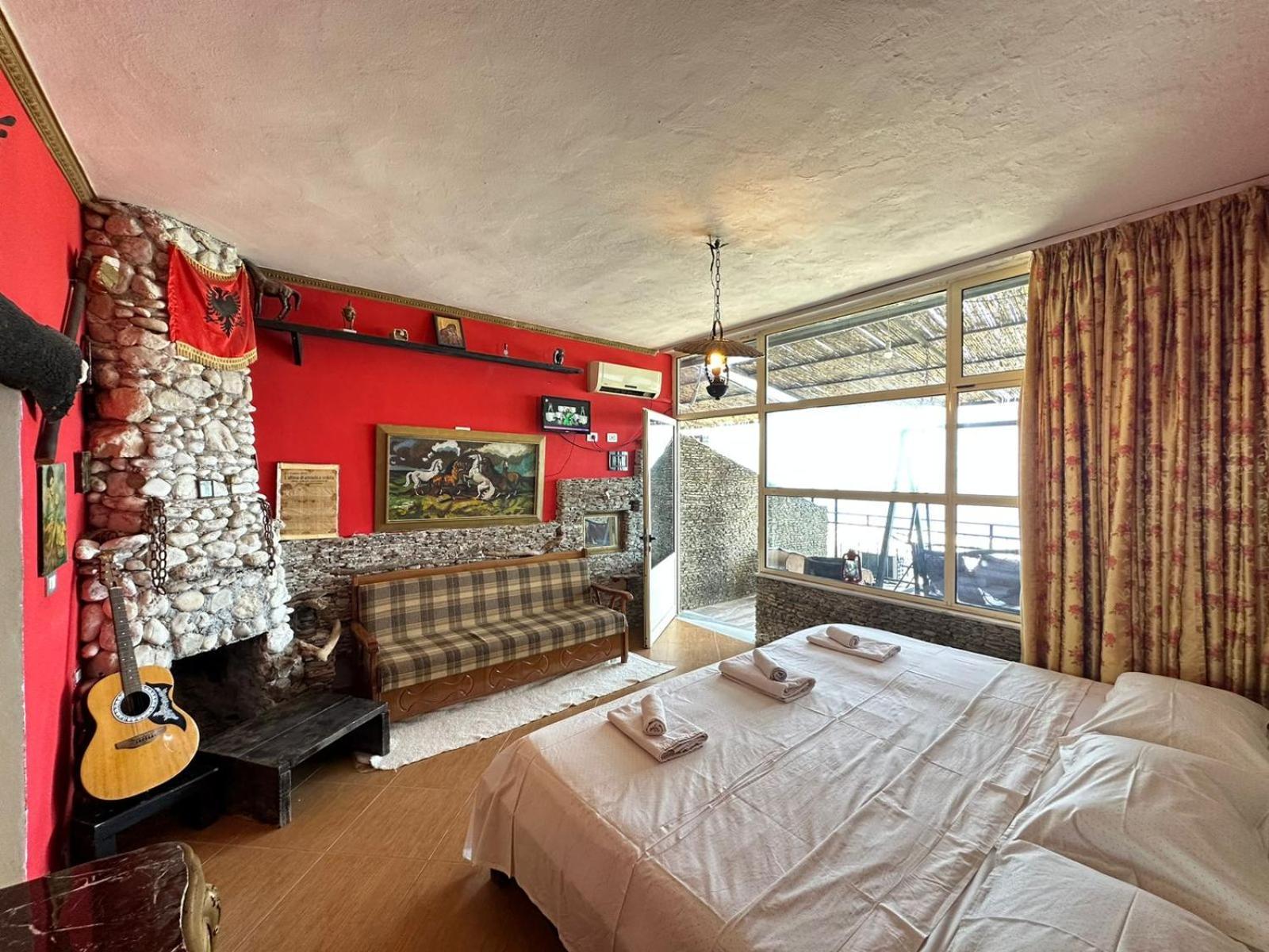 Hotel Vila "Oda E Miqve" Vlorë Buitenkant foto