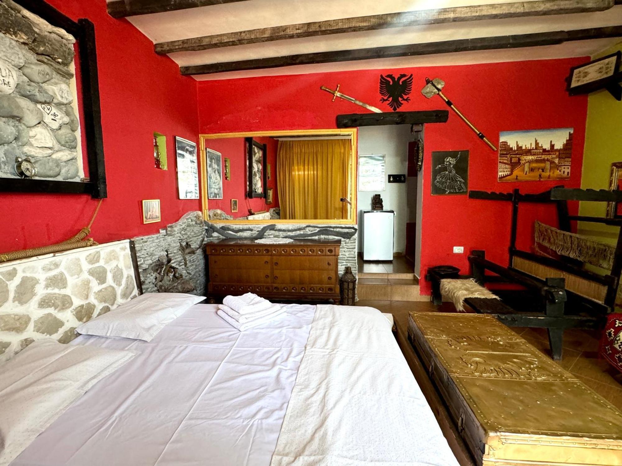 Hotel Vila "Oda E Miqve" Vlorë Buitenkant foto