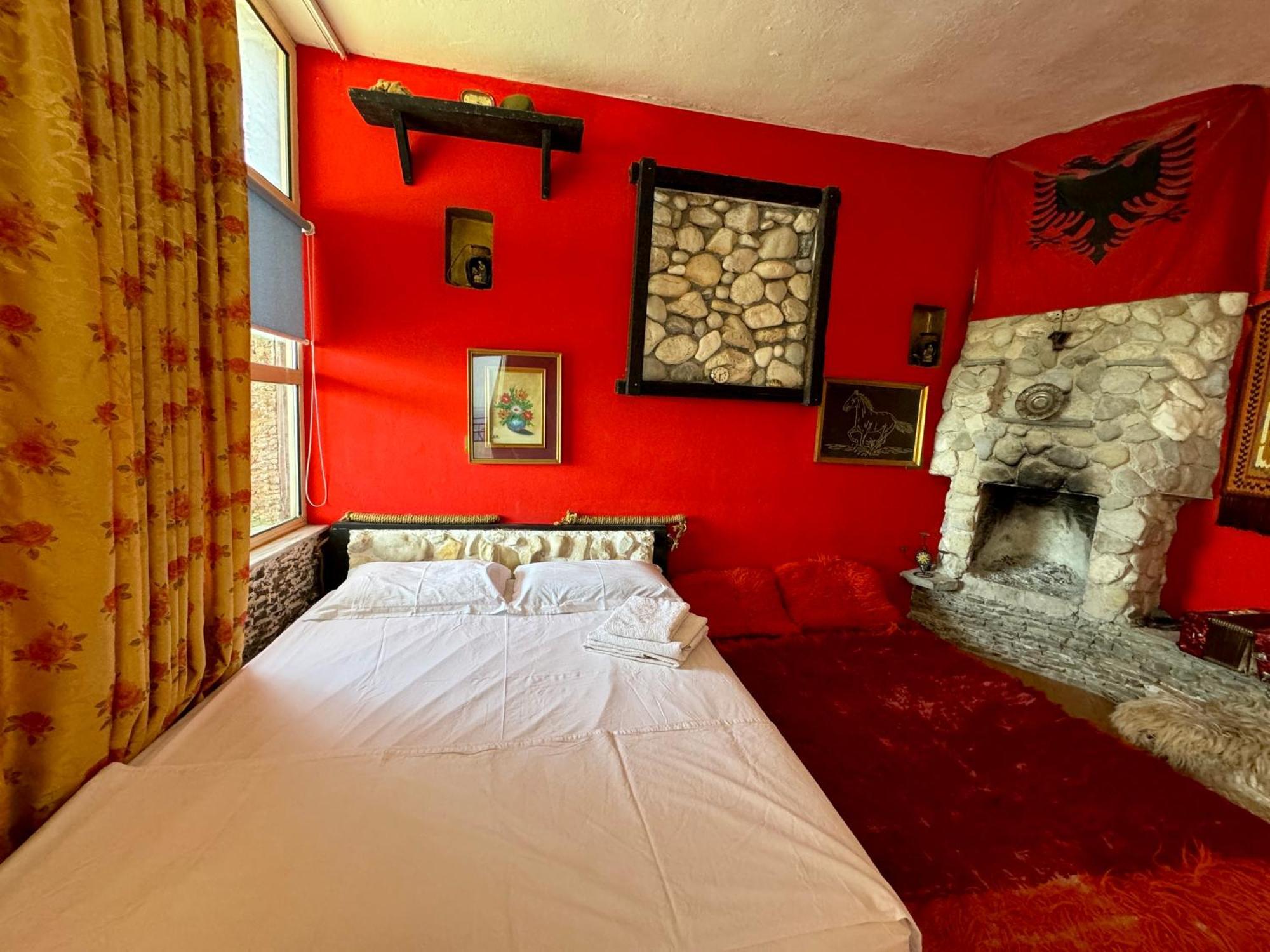 Hotel Vila "Oda E Miqve" Vlorë Buitenkant foto