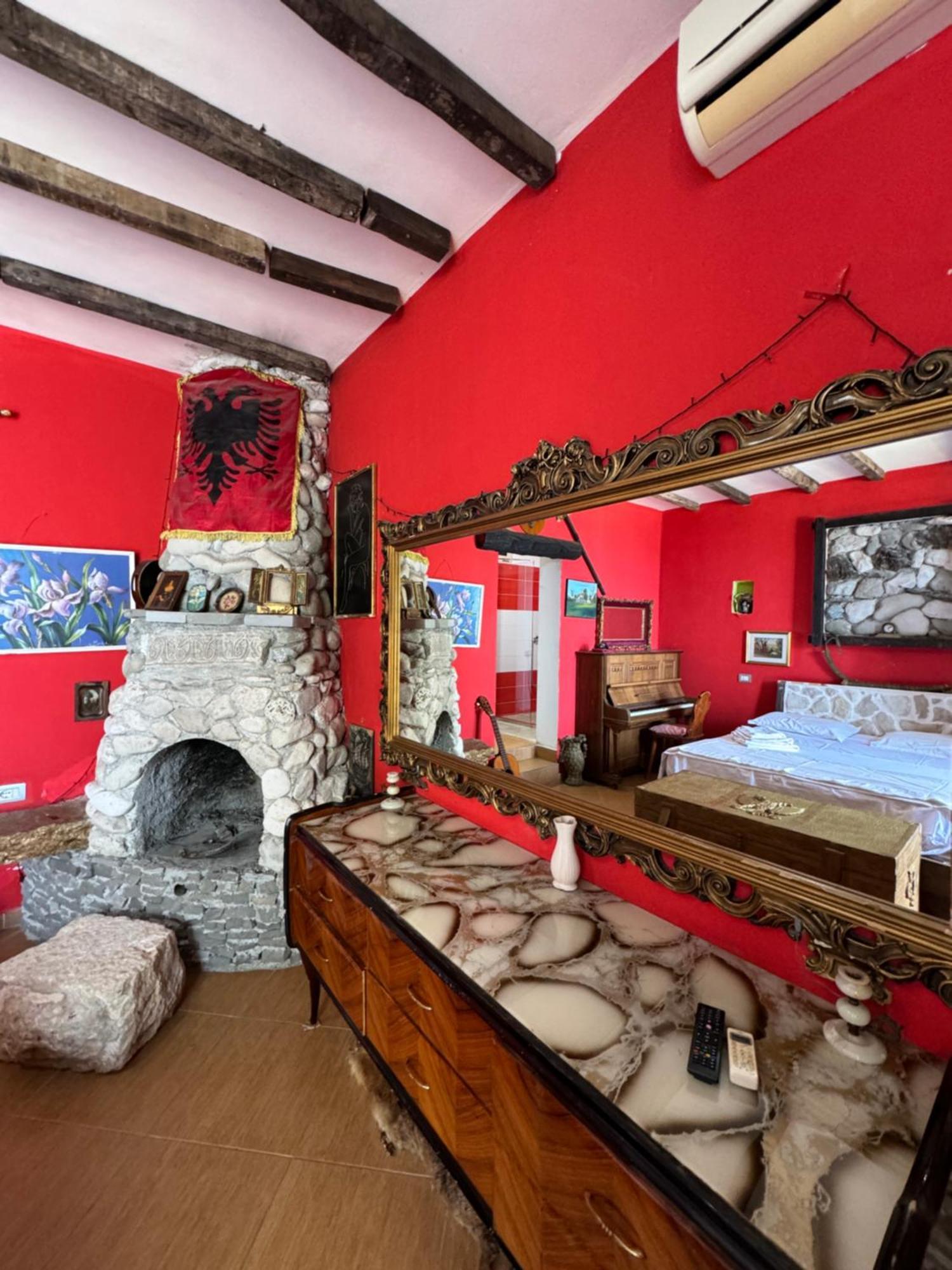 Hotel Vila "Oda E Miqve" Vlorë Buitenkant foto
