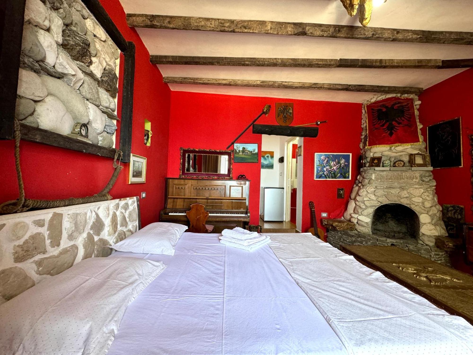 Hotel Vila "Oda E Miqve" Vlorë Buitenkant foto