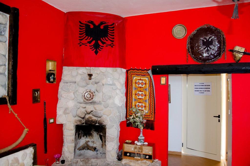 Hotel Vila "Oda E Miqve" Vlorë Buitenkant foto