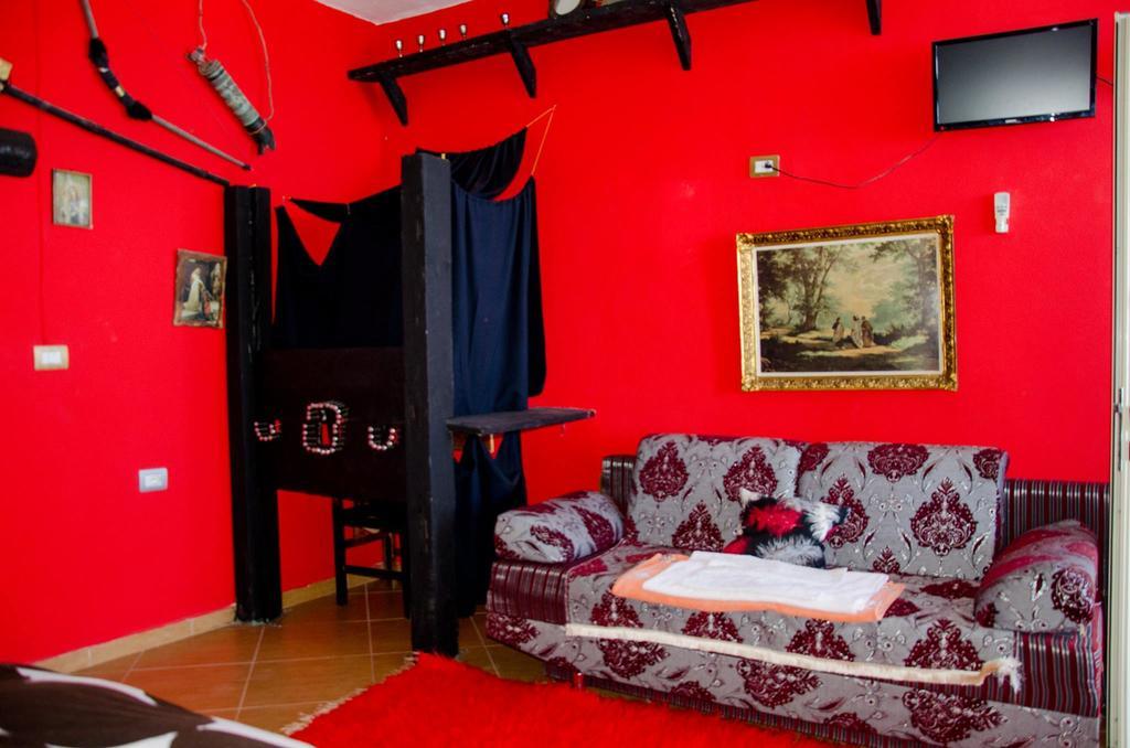 Hotel Vila "Oda E Miqve" Vlorë Buitenkant foto