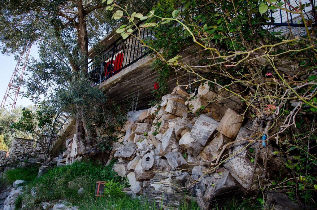 Hotel Vila "Oda E Miqve" Vlorë Buitenkant foto