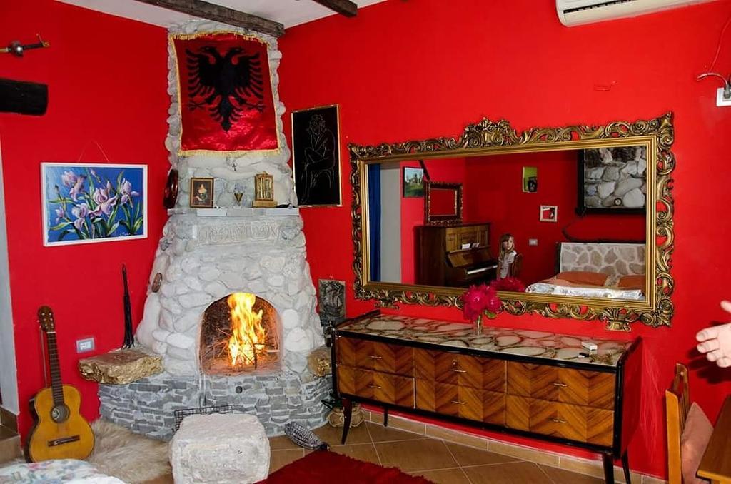 Hotel Vila "Oda E Miqve" Vlorë Buitenkant foto