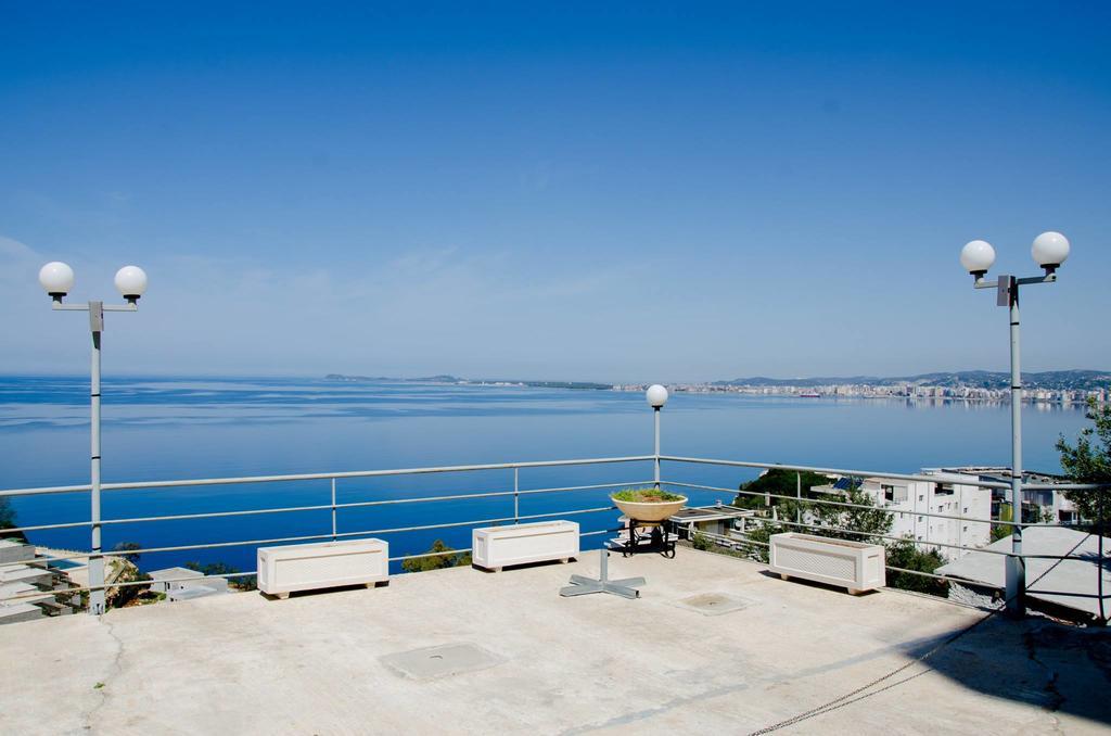 Hotel Vila "Oda E Miqve" Vlorë Buitenkant foto