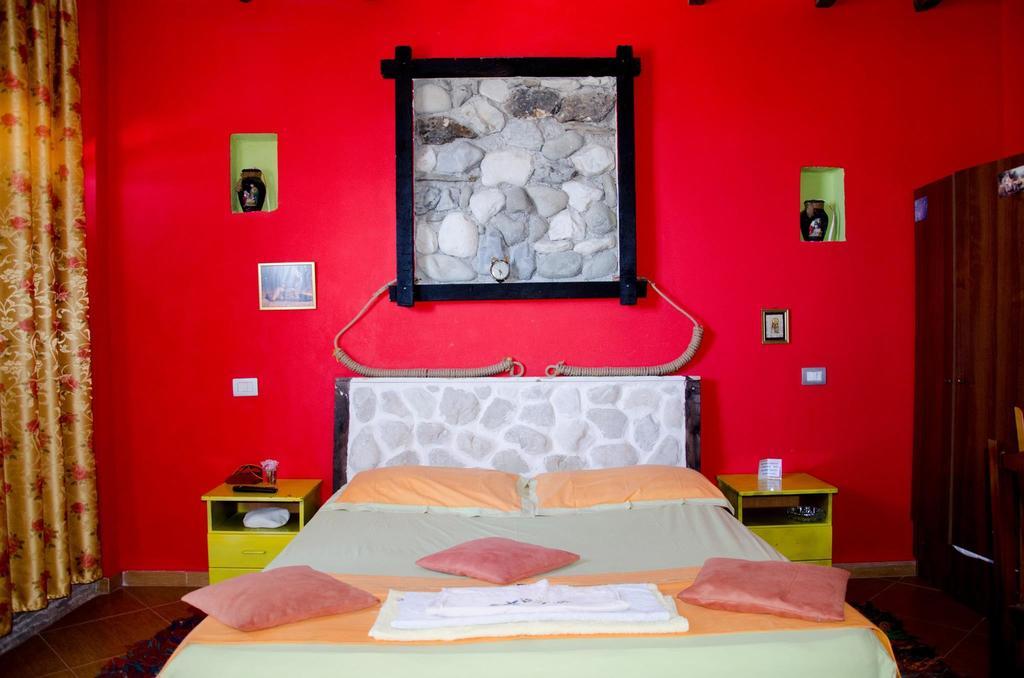 Hotel Vila "Oda E Miqve" Vlorë Buitenkant foto