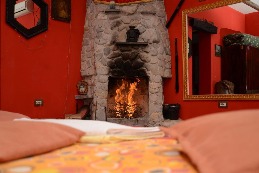 Hotel Vila "Oda E Miqve" Vlorë Buitenkant foto